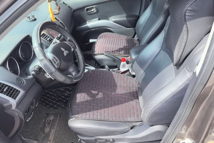 Used Mitsubishi Outlander 2011 Kicks 2.4 Fashion Edition Left Front Seat