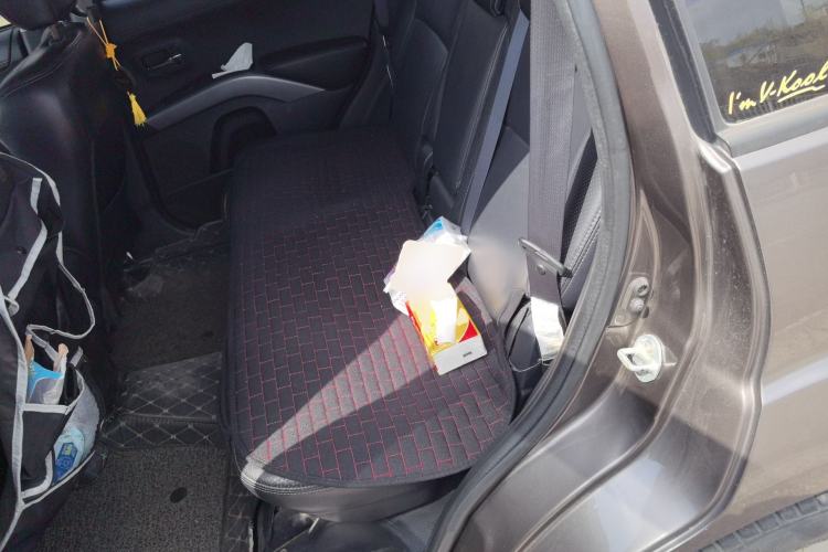 Used Mitsubishi Outlander 2011 Kicks 2.4 Fashion Edition Left Rear Seat