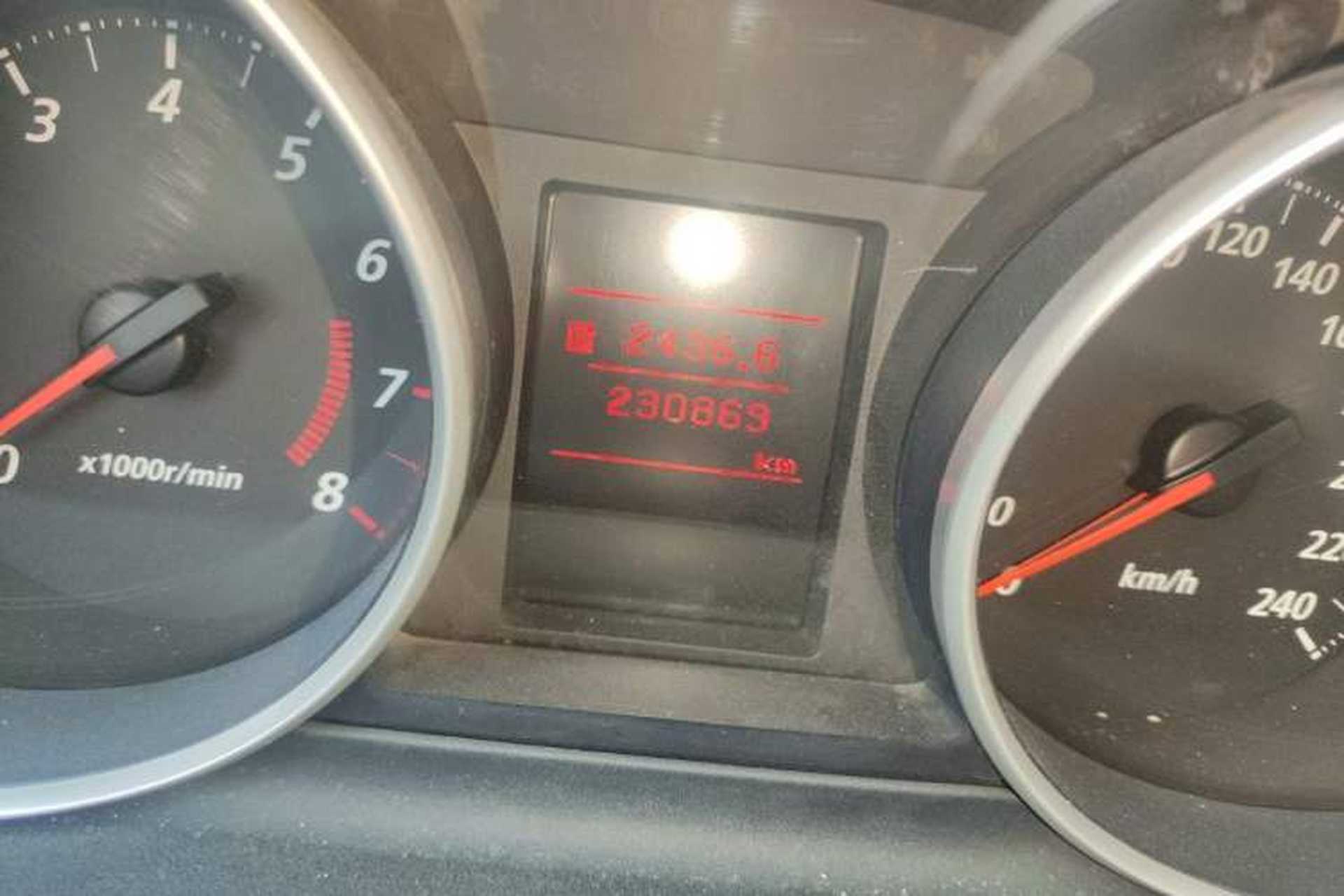 Used Mitsubishi Outlander 2011 Kicks 2.4 Fashion Edition Odometer Close Up