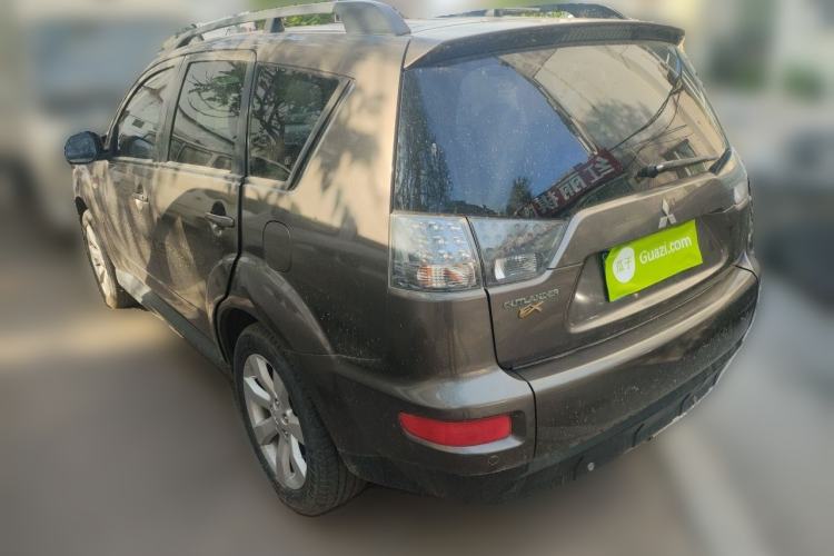 Used Mitsubishi Outlander 2011 Kicks 2.4 Fashion Edition Rear Left 45 Deg