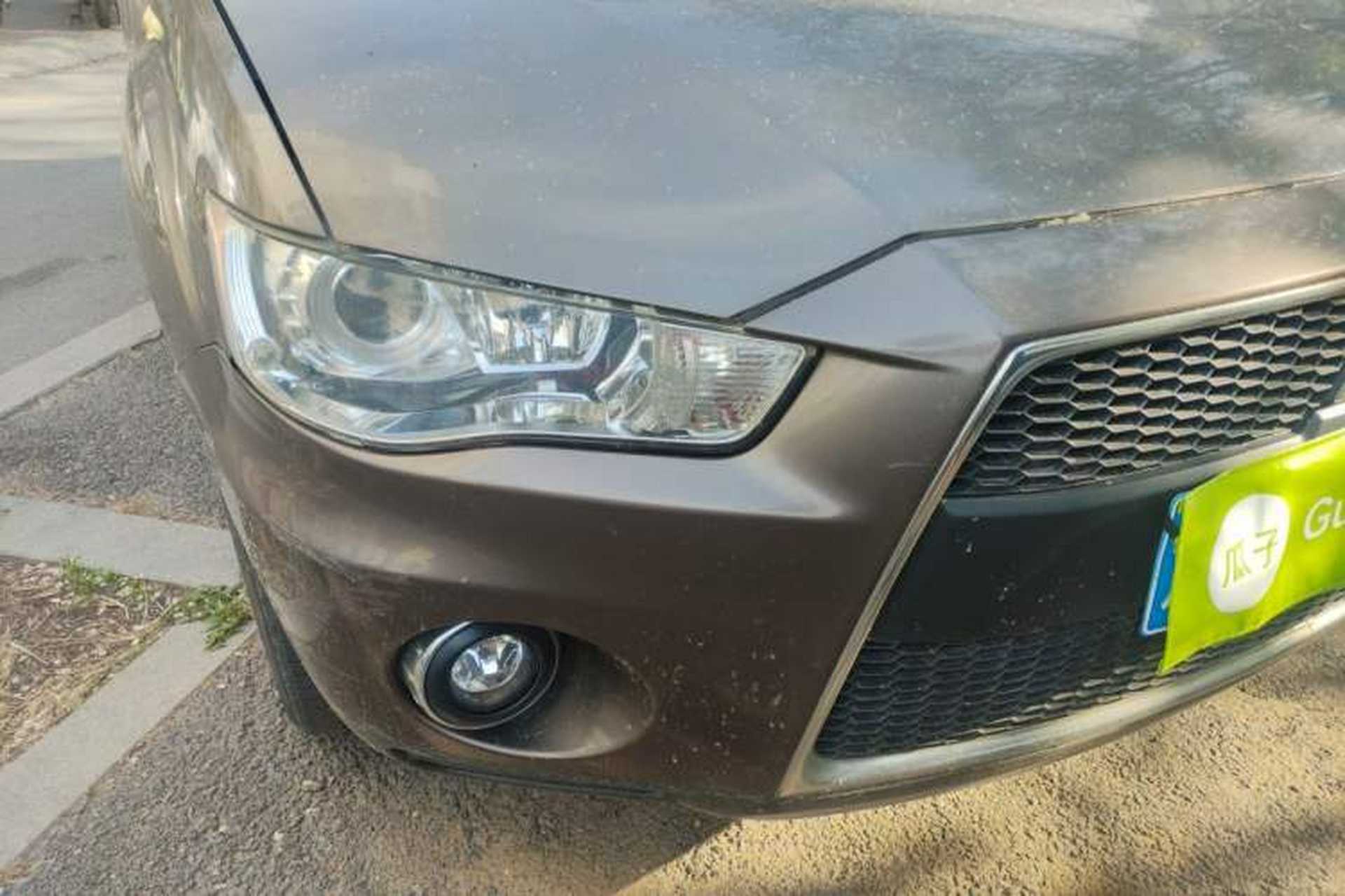 Used Mitsubishi Outlander 2011 Kicks 2.4 Fashion Edition Right Front Headlight