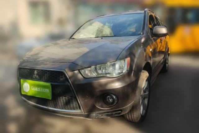 Used Mitsubishi Outlander 2011 Kicks 2.4 Fashion Edition