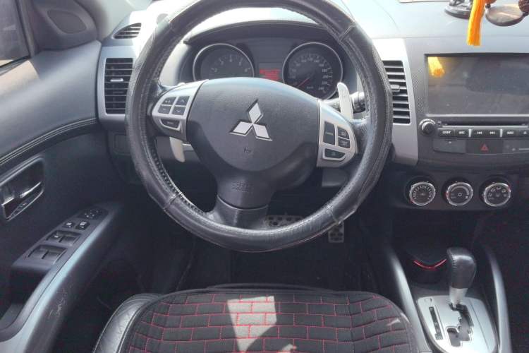 Used Mitsubishi Outlander 2011 Kicks 2.4 Fashion Edition Steering Wheel
