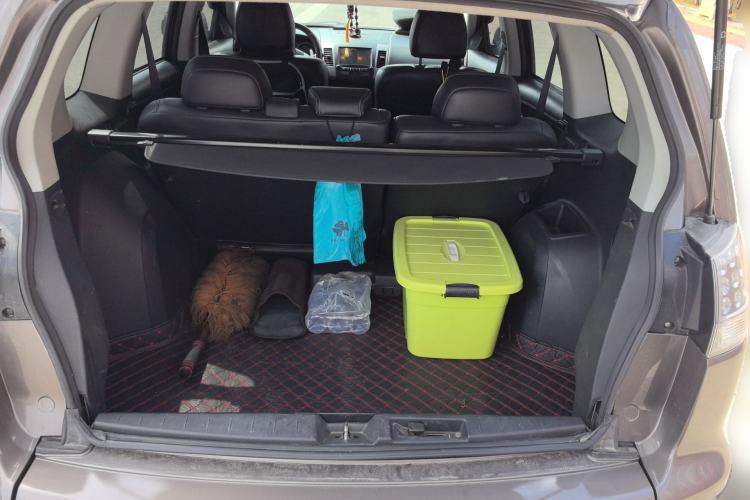 Used Mitsubishi Outlander 2011 Kicks 2.4 Fashion Edition Trunk