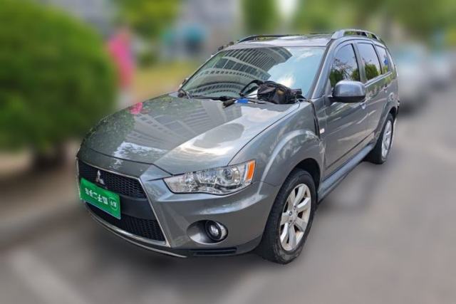 Used Mitsubishi Outlander 2011 Kicks 2.4 Fashion Edition