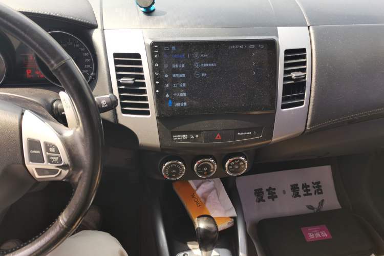Used Mitsubishi Outlander 2011 Kicks 2.4 Fashion Edition Audio And AC Panel