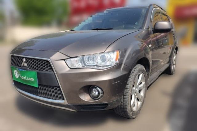Used Mitsubishi Outlander 2011 Kicks 2.4 Fashion Edition