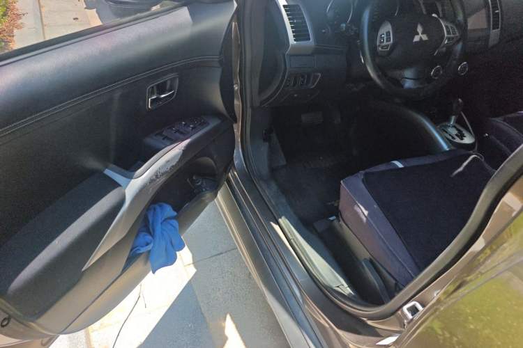 Used Mitsubishi Outlander 2011 Kijang 2.0 Sport Edition Driver Seat