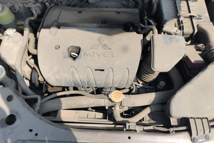 Used Mitsubishi Outlander 2011 Kicks 2.4 Fashion Edition Engine Bay