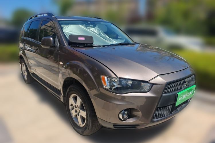 Used Mitsubishi Outlander 2011 Kijang 2.0 Sport Edition Front Right 45 Deg