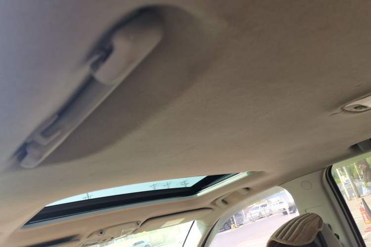 Used Mitsubishi Outlander 2011 Kicks 2.4 Fashion Edition Headliner