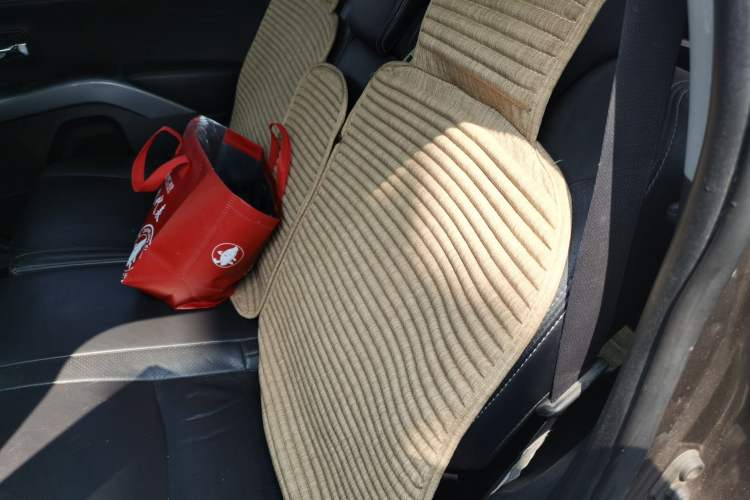 Used Mitsubishi Outlander 2011 Kicks 2.4 Fashion Edition Left Rear Seat