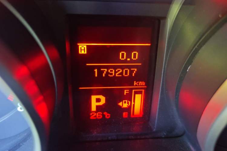 Used Mitsubishi Outlander 2011 Kijang 2.0 Sport Edition Odometer Close Up