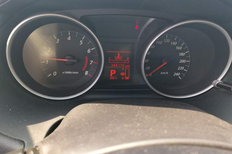 Used Mitsubishi Outlander 2011 Kicks 2.4 Fashion Edition Odometer Close Up