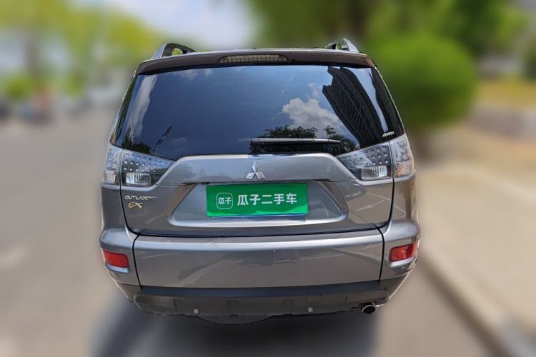Used Mitsubishi Outlander 2011 Kicks 2.4 Fashion Edition Rear