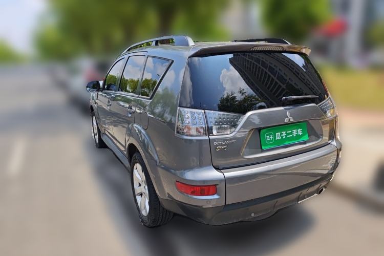 Used Mitsubishi Outlander 2011 Kicks 2.4 Fashion Edition Rear Left 45 Deg