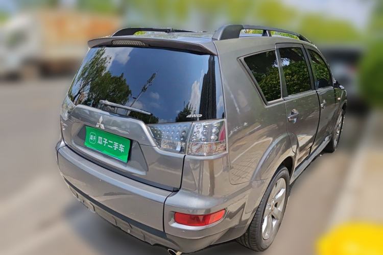 Used Mitsubishi Outlander 2011 Kicks 2.4 Fashion Edition Rear Right 45 Deg