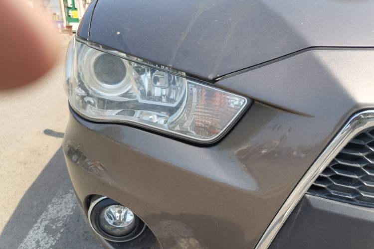 Used Mitsubishi Outlander 2011 Kicks 2.4 Fashion Edition Right Front Headlight