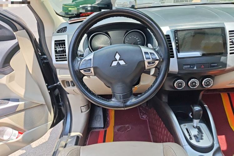 Used Mitsubishi Outlander 2011 Kicks 2.4 Fashion Edition Steering Wheel