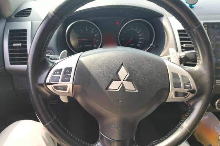 Used Mitsubishi Outlander 2011 Kicks 2.4 Fashion Edition Steering Wheel