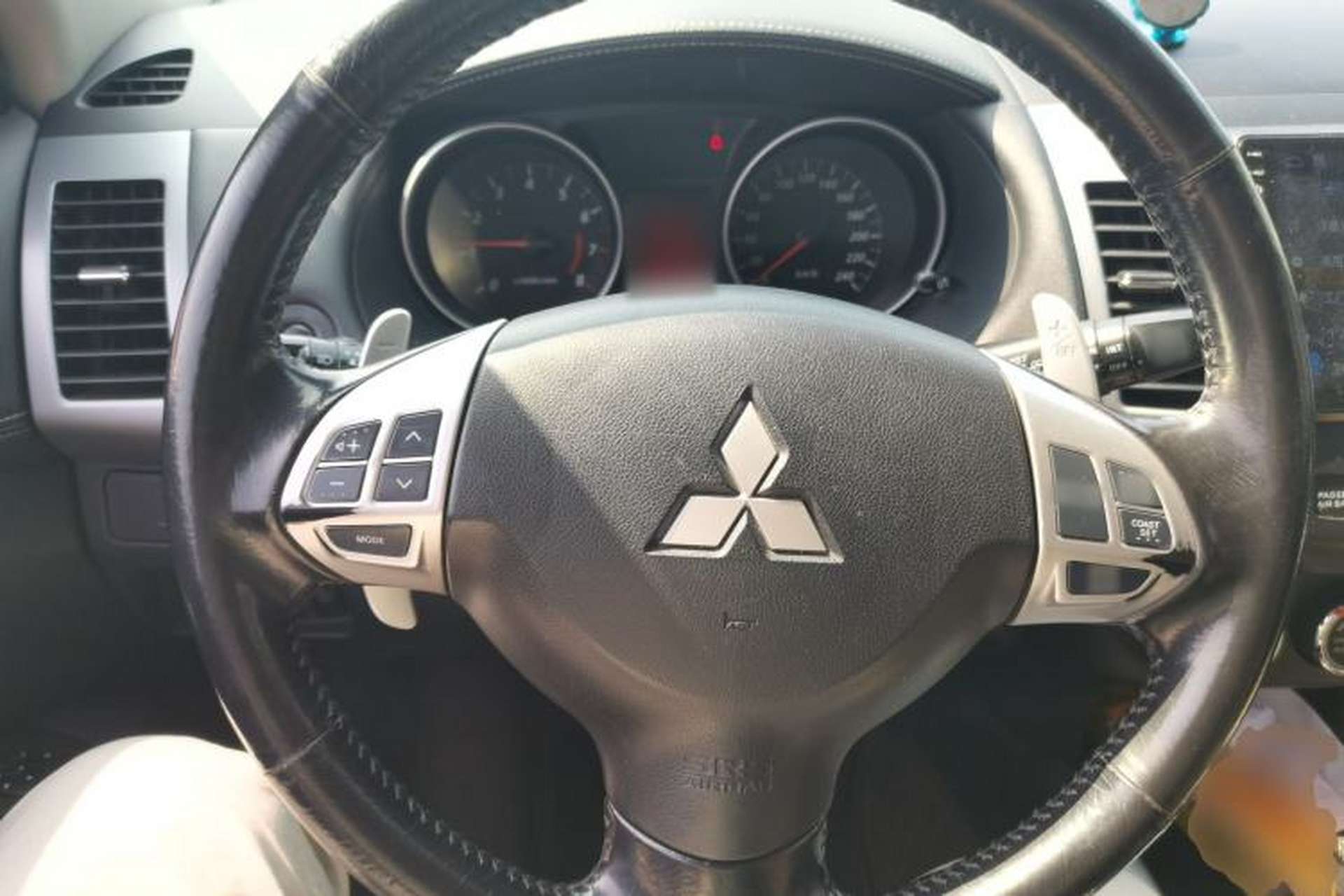 Used Mitsubishi Outlander 2011 Kicks 2.4 Fashion Edition Steering Wheel
