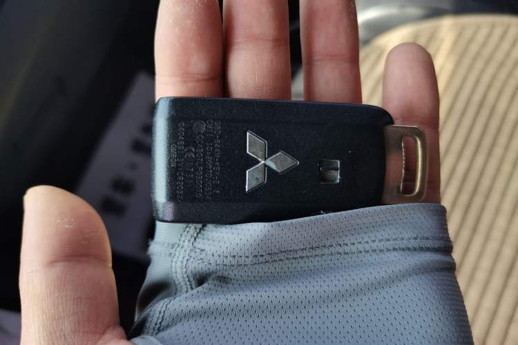 Used Mitsubishi Outlander 2011 Kicks 2.4 Fashion Edition Vehicle Key