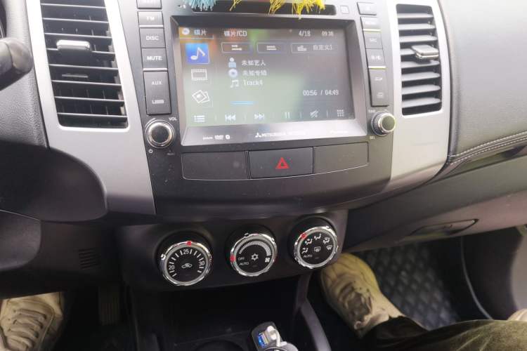 Used Mitsubishi Outlander 2011 Kijang 3.0 Luxury Edition Audio And AC Panel