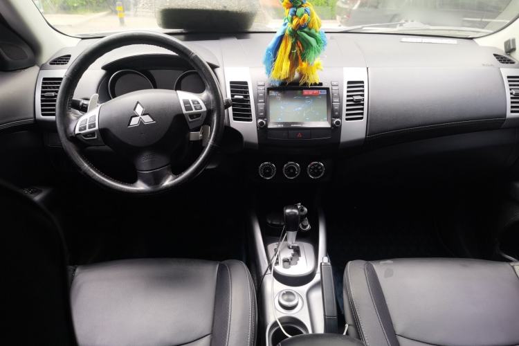 Used Mitsubishi Outlander 2011 Kijang 3.0 Luxury Edition Center Console
