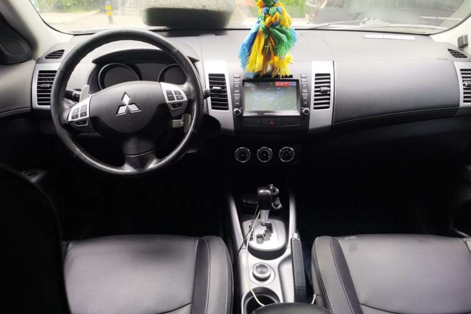 Used Mitsubishi Outlander 2011 Kijang 3.0 Luxury Edition Center Console