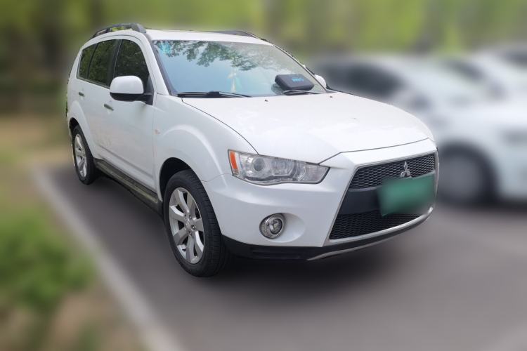 Used Mitsubishi Outlander 2011 Kijang 3.0 Luxury Edition Front Right 45 Deg
