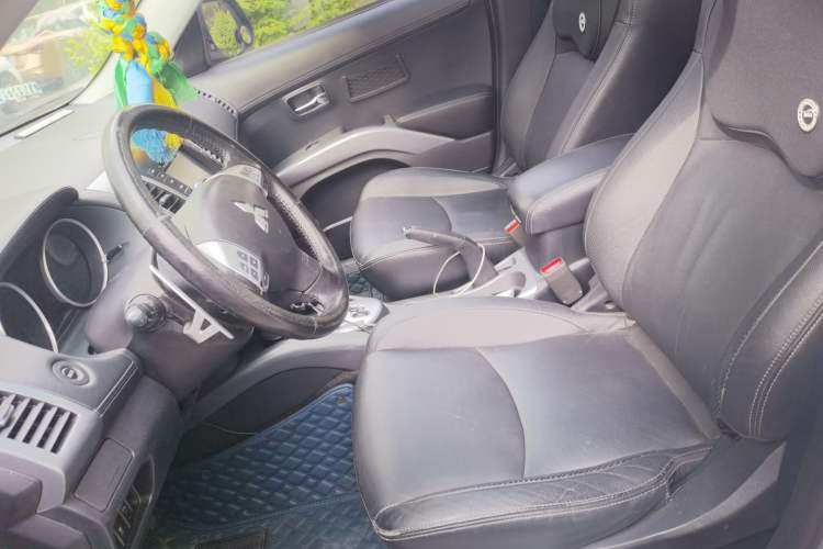 Used Mitsubishi Outlander 2011 Kijang 3.0 Luxury Edition Left Front Seat