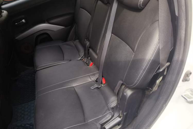 Used Mitsubishi Outlander 2011 Kijang 3.0 Luxury Edition Left Rear Seat