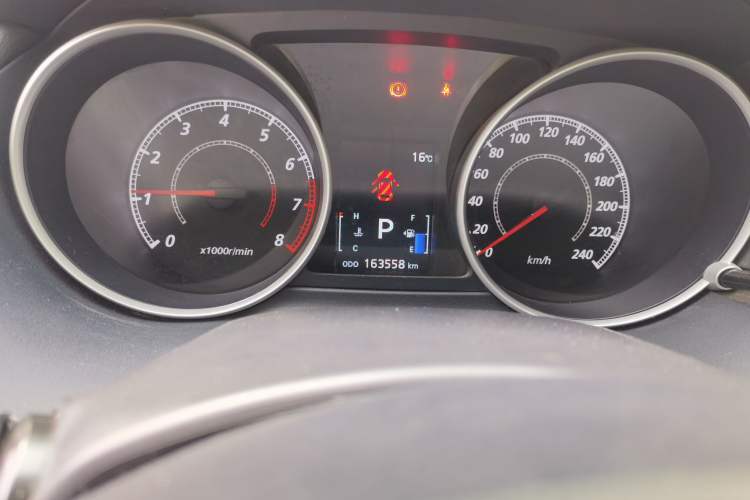 Used Mitsubishi Outlander 2011 Kijang 3.0 Luxury Edition Odometer Close Up