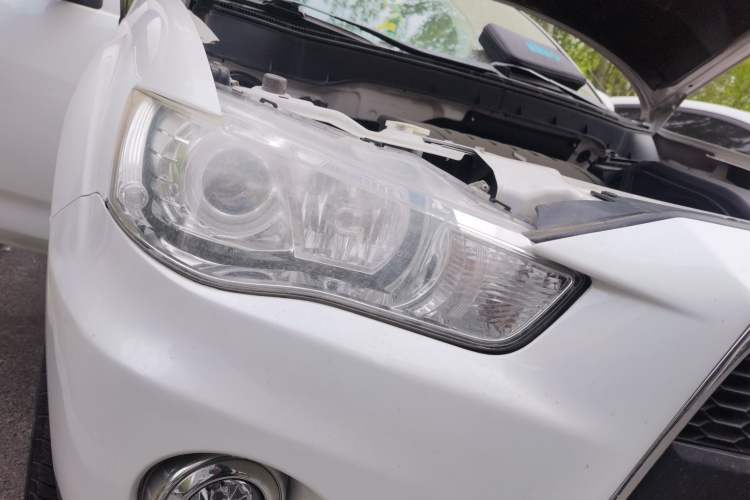 Used Mitsubishi Outlander 2011 Kijang 3.0 Luxury Edition Right Front Headlight