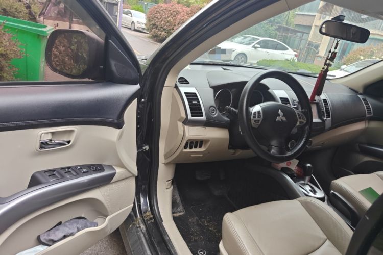 Used Mitsubishi Outlander 2012 Kijang 2.0 Urban Navigation Edition Driver Seat
