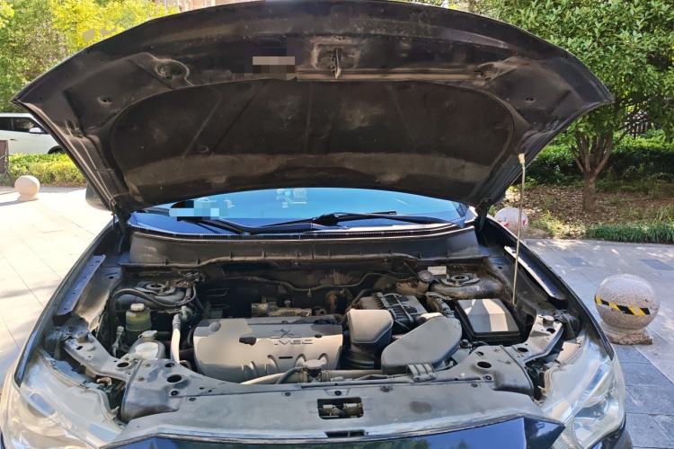 Used Mitsubishi Outlander 2012 Kicks 2.4 Fashion Navigation Edition Engine Bay