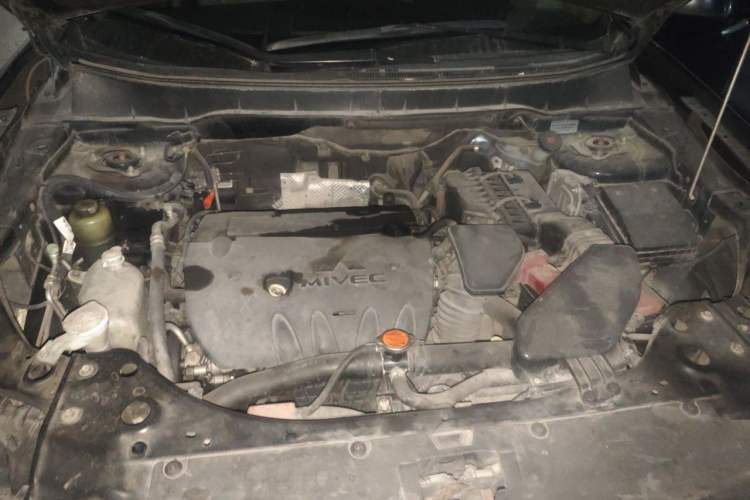 Used Mitsubishi Outlander 2012 Kicks 2.0 Sport Navigation Edition Engine Bay