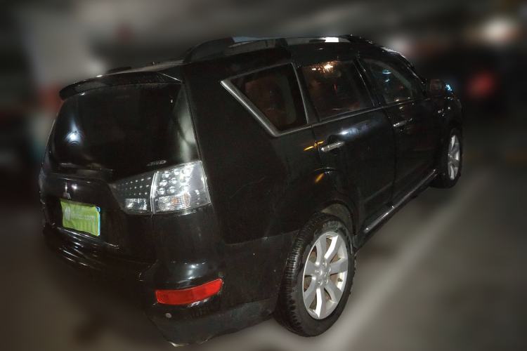 Used Mitsubishi Outlander 2012 Kicks 2.4 Fashion Navigation Edition Exterior 5