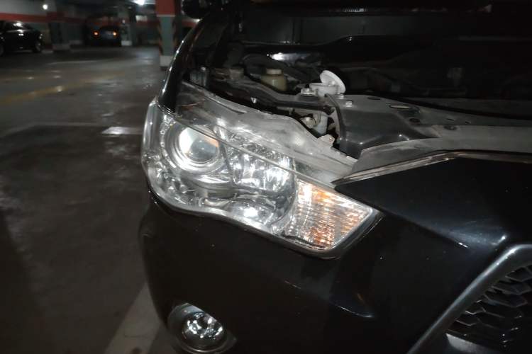 Used Mitsubishi Outlander 2012 Kicks 2.4 Fashion Navigation Edition Exterior 6