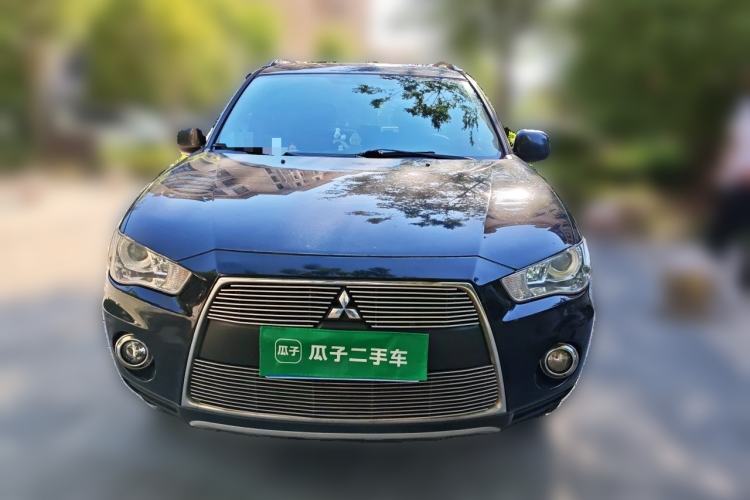 Used Mitsubishi Outlander 2012 Kicks 2.4 Fashion Navigation Edition Front