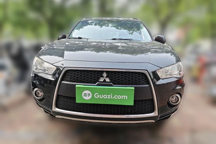 Used Mitsubishi Outlander 2012 Kicks 2.4 Fashion Navigation Edition Front