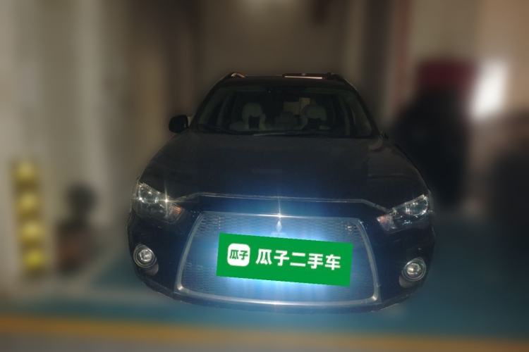 Used Mitsubishi Outlander 2012 Kicks 2.0 Sport Navigation Edition Front