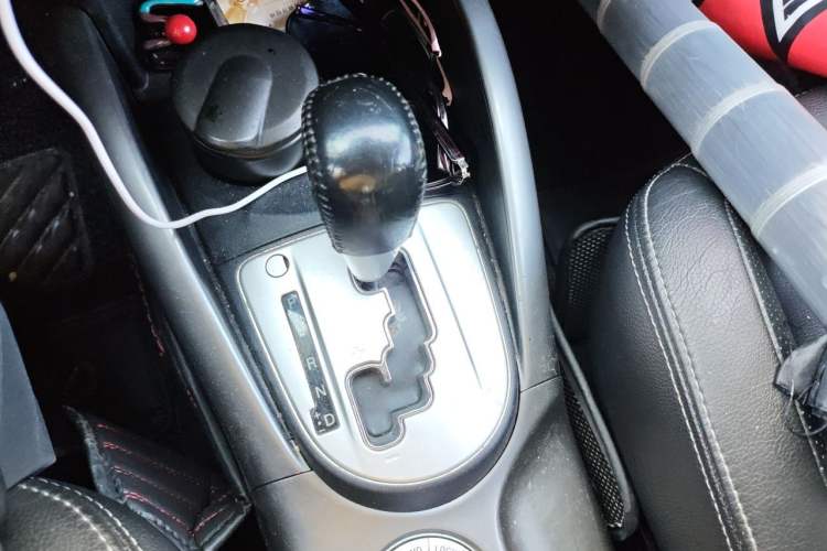 Used Mitsubishi Outlander 2012 Kicks 2.4 Fashion Navigation Edition Gear Lever