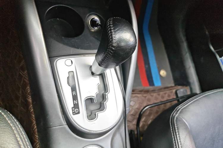 Used Mitsubishi Outlander 2012 Kicks 2.4 Fashion Navigation Edition Gear Lever
