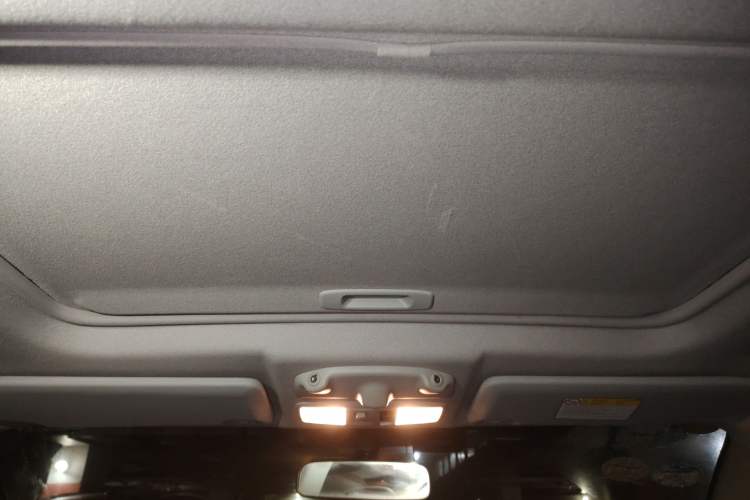 Used Mitsubishi Outlander 2012 Kicks 2.4 Fashion Navigation Edition Headliner
