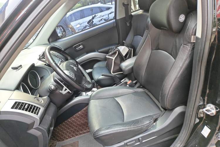 Used Mitsubishi Outlander 2012 Kicks 2.4 Fashion Navigation Edition Left Front Seat