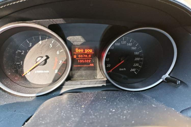 Used Mitsubishi Outlander 2012 Kicks 2.4 Fashion Navigation Edition Odometer Close Up