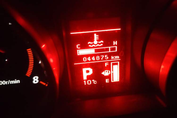 Used Mitsubishi Outlander 2012 Kicks 2.4 Fashion Navigation Edition Odometer Close Up