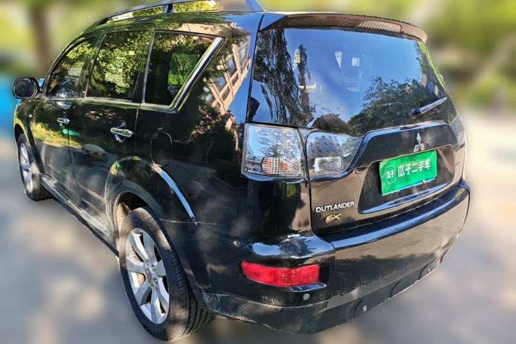 Used Mitsubishi Outlander 2012 Kicks 2.4 Fashion Navigation Edition Rear Left 45 Deg