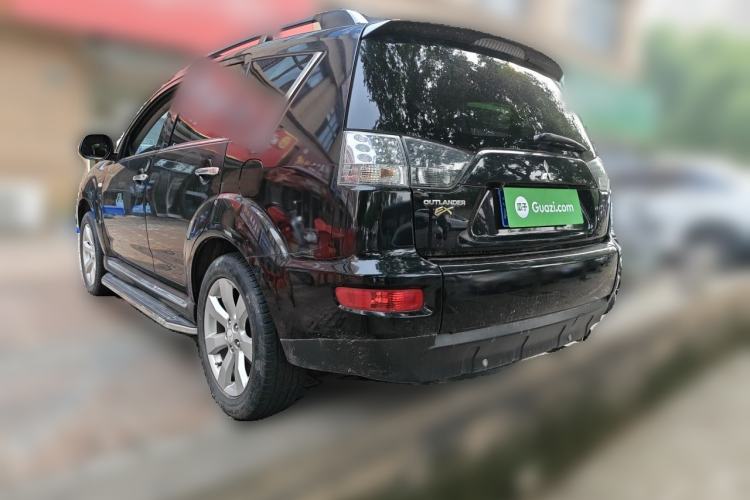 Used Mitsubishi Outlander 2012 Kicks 2.4 Fashion Navigation Edition Rear Left 45 Deg